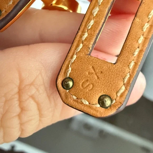 LOT 2169 Hermes Kelly Red Leather with 18K gold plated  Hardware - Picture 9 of 10